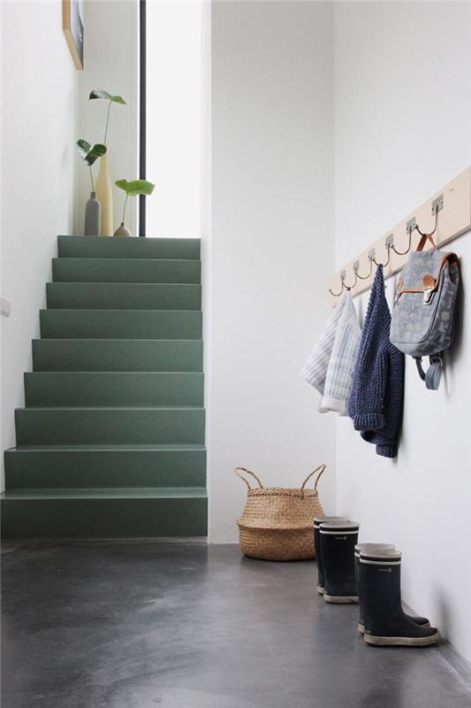 preobrazba stopnišča z barvo, lesena kletka