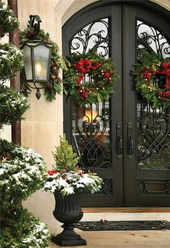 deco-iron-forge-christmas-spirit-girlande-on-the-snow-gate-outdoor-lantern