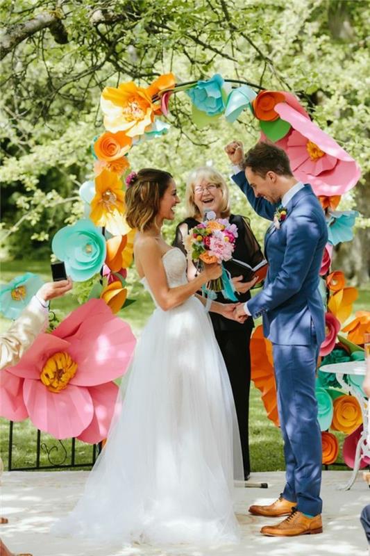 Dekoratyvinės-milžiniškos-popierinės gėlės-gėlių-arkos-vestuvės