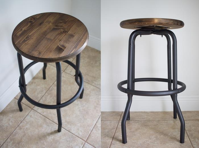 pramoninė kėdė, medinė ir geležinė kėdė, smėlio spalvos plytelės, „pasidaryk pats“ projektas, pramoninio deko idėja, juodi ir mediniai baldai