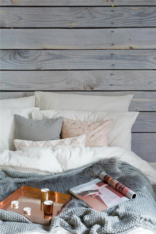 kokoninė lova, skandinaviško stiliaus dekoras, dekoratyvinės pagalvėlės, varinis padėklas, žvakidės