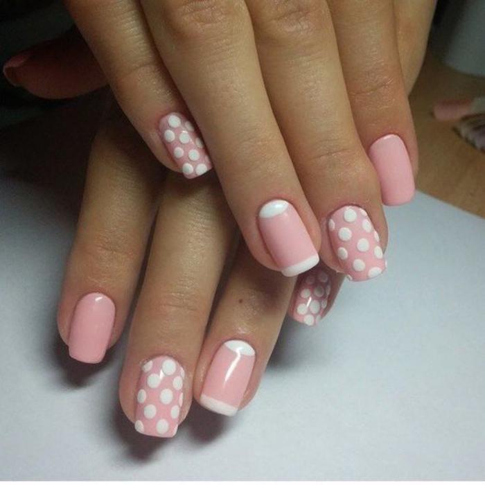 Francoska manikura-deco-nohti-v-roza-beli barvi