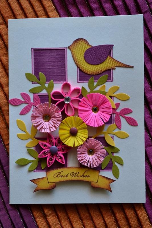 sarı ve leylak kuş, el yapımı bir kartta bahar renklerinde kağıt çiçekler