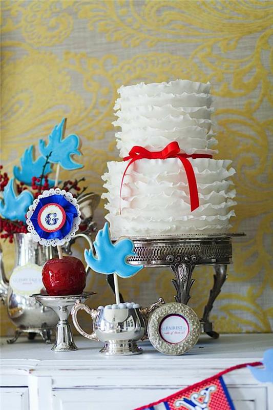 sniego baltumo ir septynių nykštukų tortas-gimtadienio stalo dekoravimas