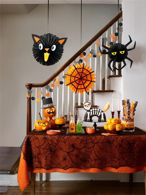 Helovino stalo dekoracijos voratinklio staltiesė lengva krepinio popieriaus dekoracija moliūgas juodas voras popierius juoda katė
