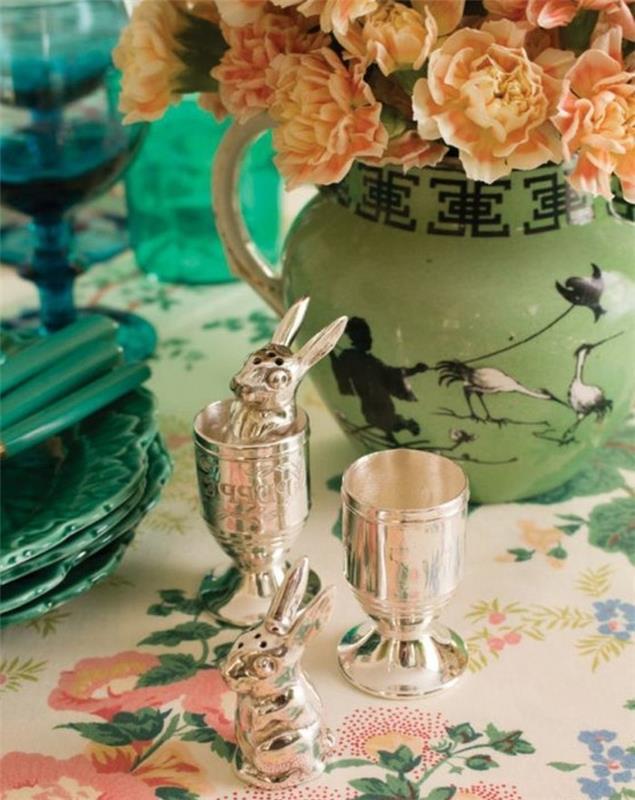 paskalya-masa-süslemeleri-çiçek-desenleri-ve-paskalya-tavşanları-vintage-deko-fikri