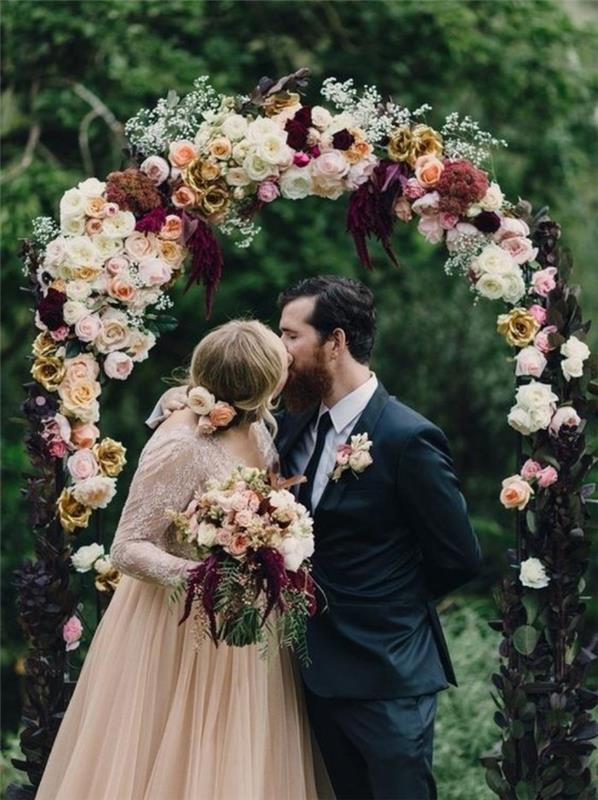 vestuvės-arkos-dekoracijos-rožės-romantiškos-vestuvės