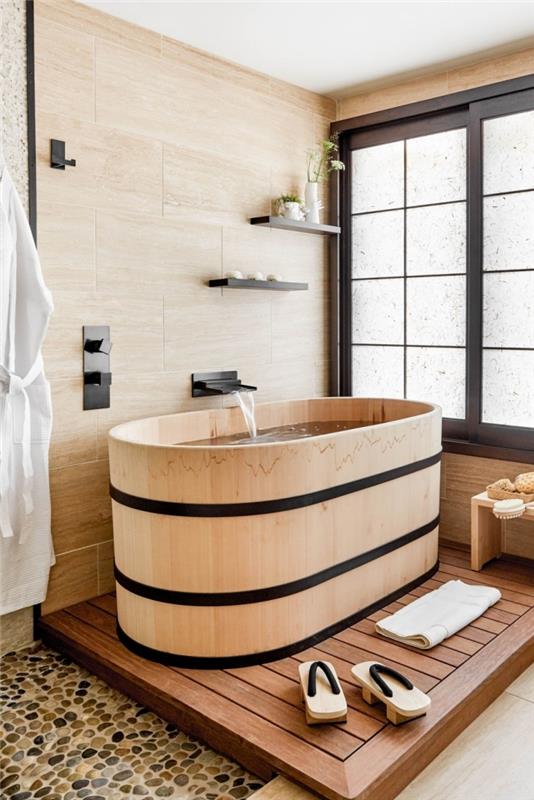 pavyzdys kaip papuošti medinį japoniško stiliaus vonios kambarį, vonios kambario dizainas su laisvai pastatoma vonia