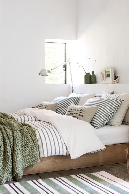 bela dekoracija spalnice leseno pohištvo okvir postelje barva lesa kaki zelena vaza zelena