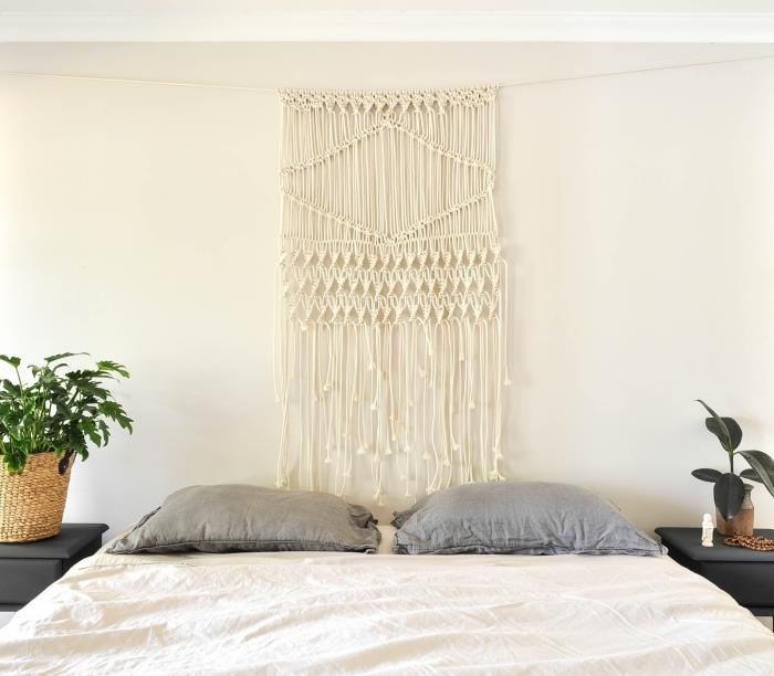 diy minimalist boho tarzı yatak odası dekorasyonu makrome süspansiyon bej pamuk ipte yeşil bitki iç örgülü saksı