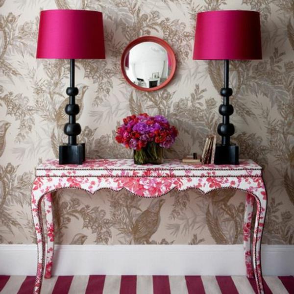 dekorasyon-giyinme masası-pembe-güzel-ayna-lamba-çiçekler