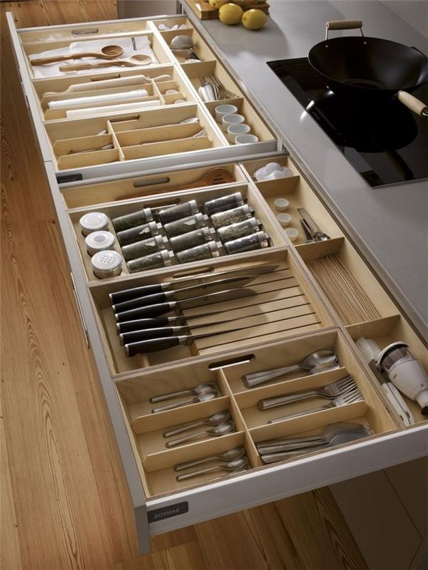 ahşap bölücülü mutfak çekmecesi saklama örneği, modüler sistemli bir çekmecede alanın nasıl düzenleneceği fikri