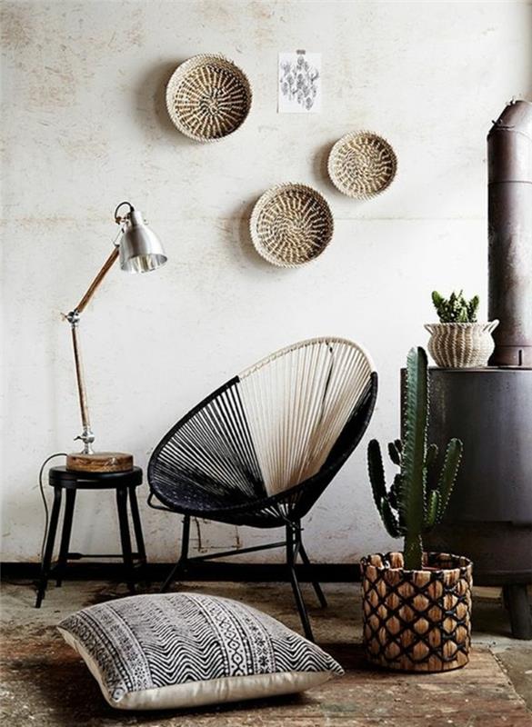 eksotična dekoracija-kaktus-črna-namizna-svetilka-fotelj