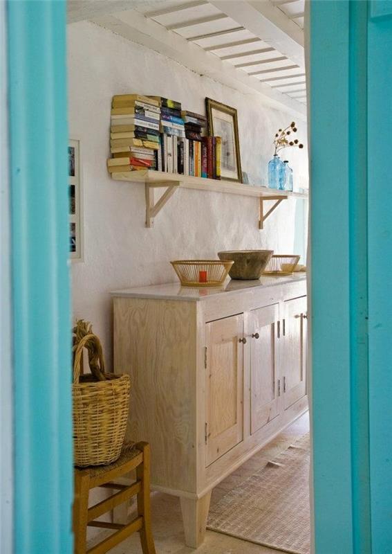 grško modra turkizna na vratih, stenska polica za knjige, košara iz slame