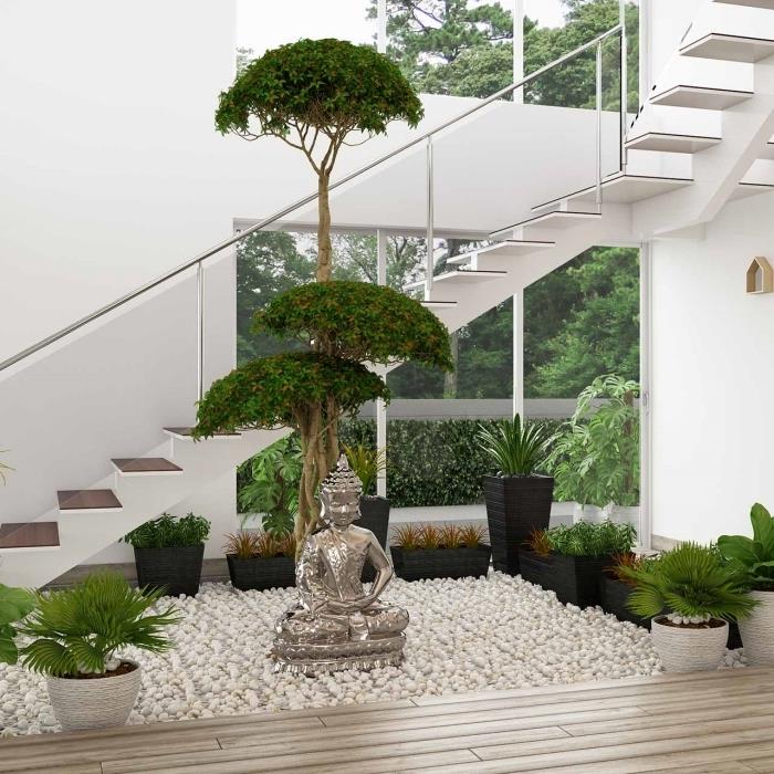 iç zen bahçe dekorasyon düzenlemesi yükselticiler olmadan merdivenlerin altında beyaz çakıl taşları buda heykeli