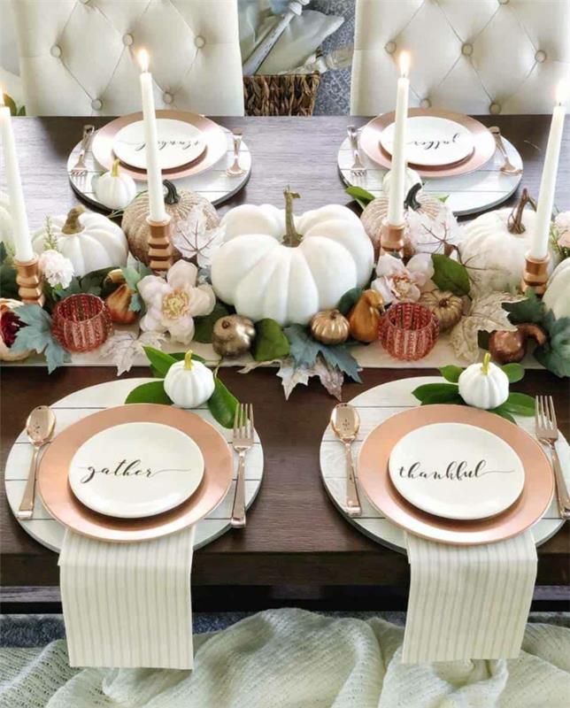 rudens vestuvių dekoravimas gražiausia rudens stalo puošmena baltos žvakės ir moliūgai