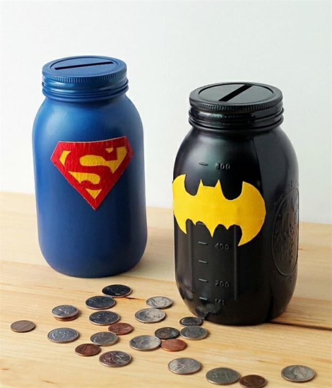 batman-superman-inspiriran-jam-jar-dekoracija-prasice