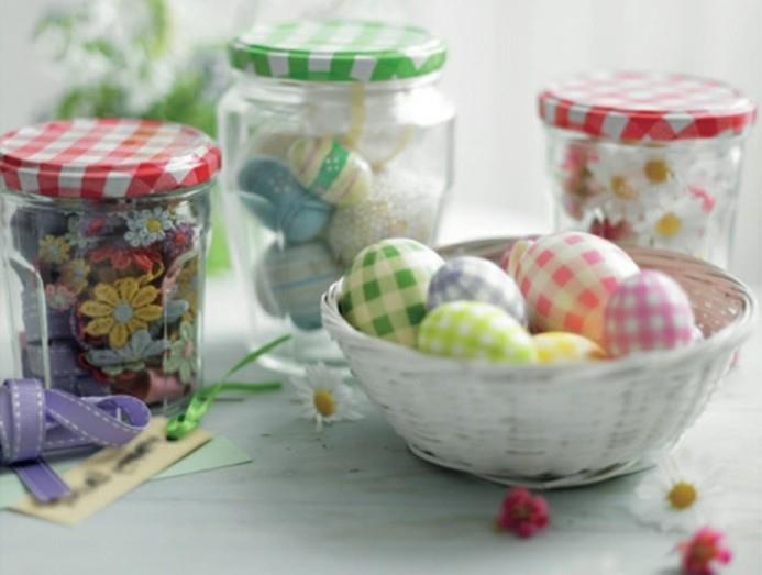 uogienė-stiklainis-dekoracija-Velykos-kiaušiniai-krepšelis-gėlės-kaspinai