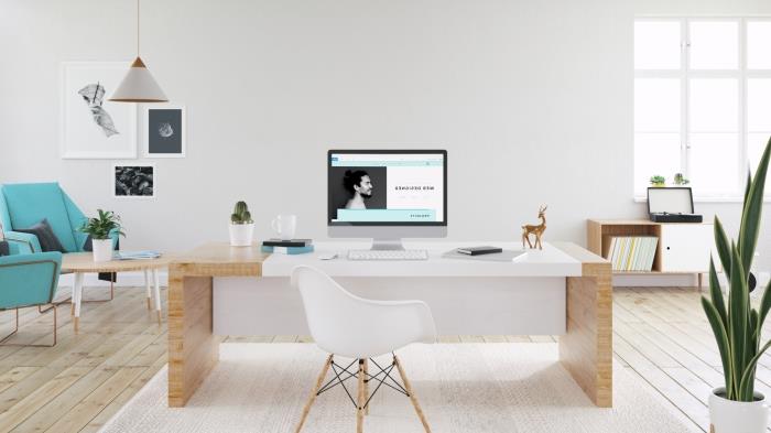 Geniş beyaz bir oturma odasında modern ev ofis düzeni, modaya uygun mobilyalarla ev ofis köşesi fikri