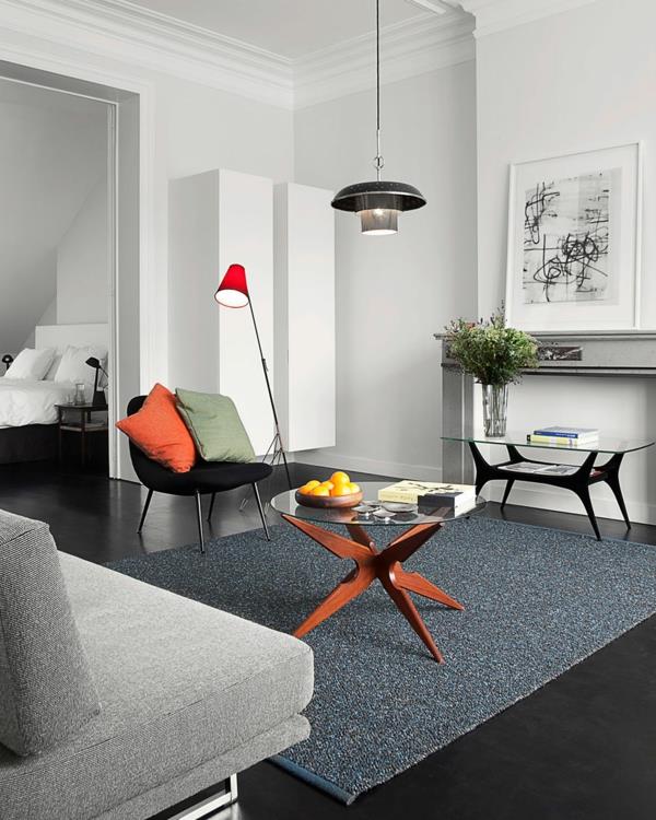 skandinaviškas dekoravimas-pilkas kilimas ir kavos staliukas