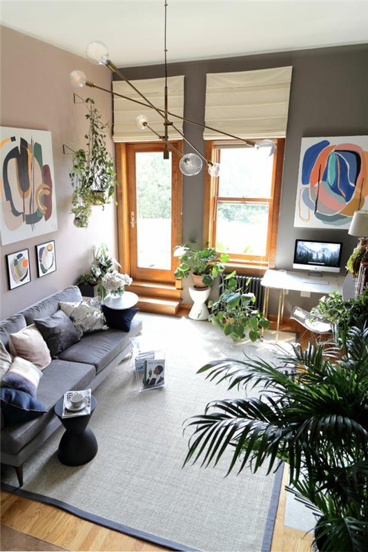 Lepa dnevna soba s pisarniškimi abstraktnimi slikami, majhna ateljejska postavitev, trendovska notranja oprema stanovanja