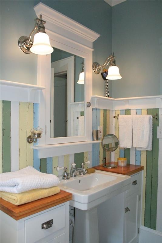 lengvas art deco dekoro vonios kambario atnaujinimas retro stiliaus perdažytos medinės lentos pastelinių atspalvių mediniai stalviršiai balti stalčiai