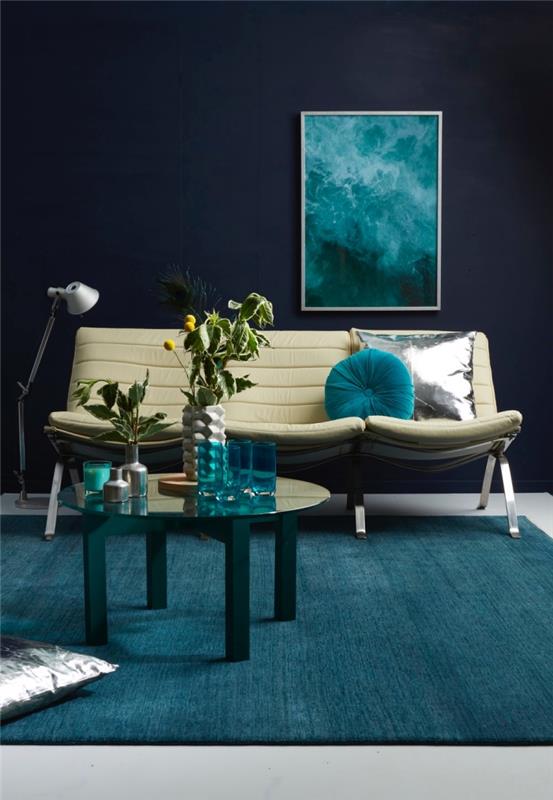 zarif ve rahat bir atmosfer için oturma odasında ördek mavisi dekoru, iç mekanda modaya uygun mat ve koyu renkler nasıl benimsenir