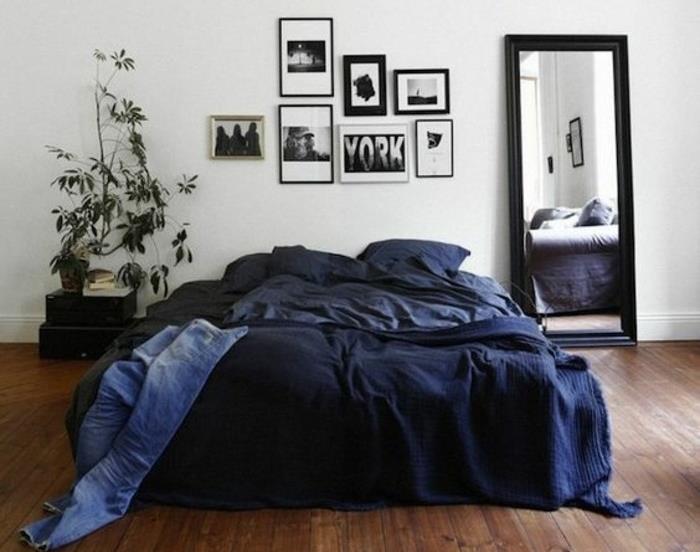 dekor-spalnica-odrasla-modra-skandinavski-stil-velika-velikost-ogledalo-himaine-lanena-hiša-modro-indigo-leseno-parket-stenska dekoracija-fotografije-v-črno-beli