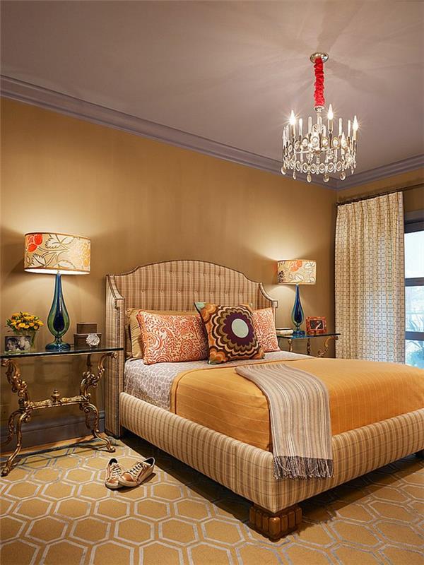 Barok yatak odası dekoru, sarı geometrik halı, büyüleyici kristal tavan lambası