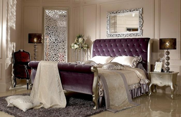 Barok yatak odası dekoru, leylak kadife yatak, barok ayna, kıvrımlı hatlara sahip komodinler