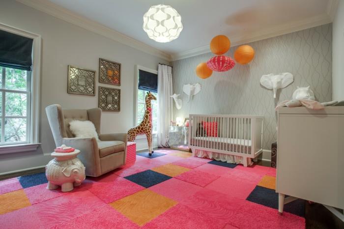 kūdikio-mergaitės-miegamojo-dekoro-gražios spalvos originalios idėjos-rožinis kilimas