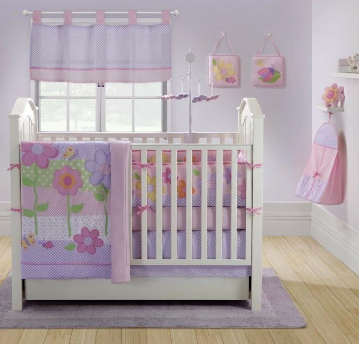 kūdikio-mergaitės-miegamojo-dekoro-gražios spalvos-originalios idėjos-violetinė