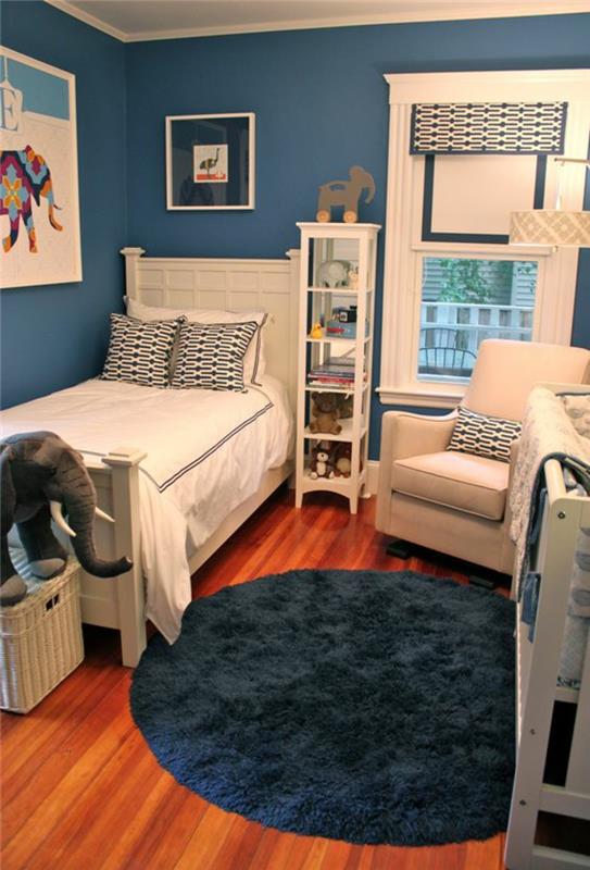 beyaz tavanlı savan ördeği mavi duvarlarında filler teması üzerine karışık bebek odası dekor fikri