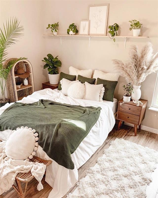 bohem yatak odası dekoru yeşil bitkiler iç atmak duvar rafı gri yeşil yatak dekoratif minderler rattan raf