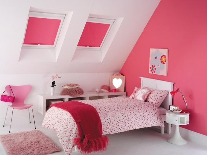 malinasto rdeča, dekor za vrtce, rožnato pobarvane stene z belim stropom, metuljček v pastelno roza barvi