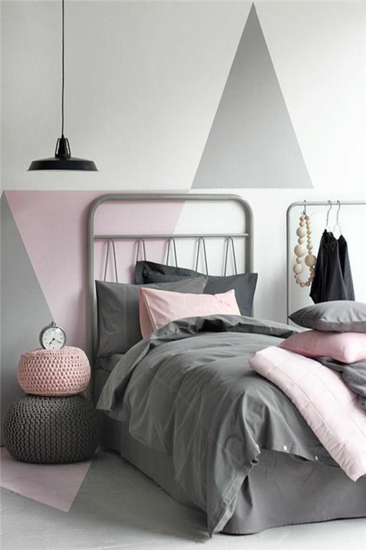 siva in roza dekoracija spalnice, stena z geometrijskimi figurami, spalnica v pastelnih barvah, črna viseča svetilka