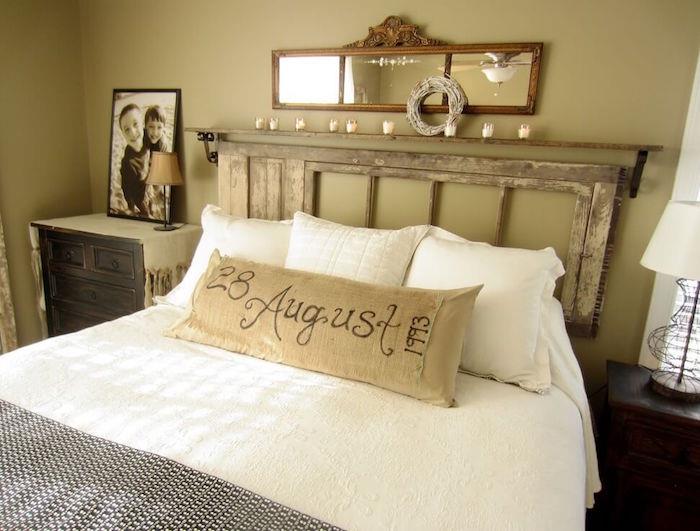senojo miegamojo apdaila, retro baldai pagrindiniam miegamajam papuošti, vintažinis medinis galvūgalis
