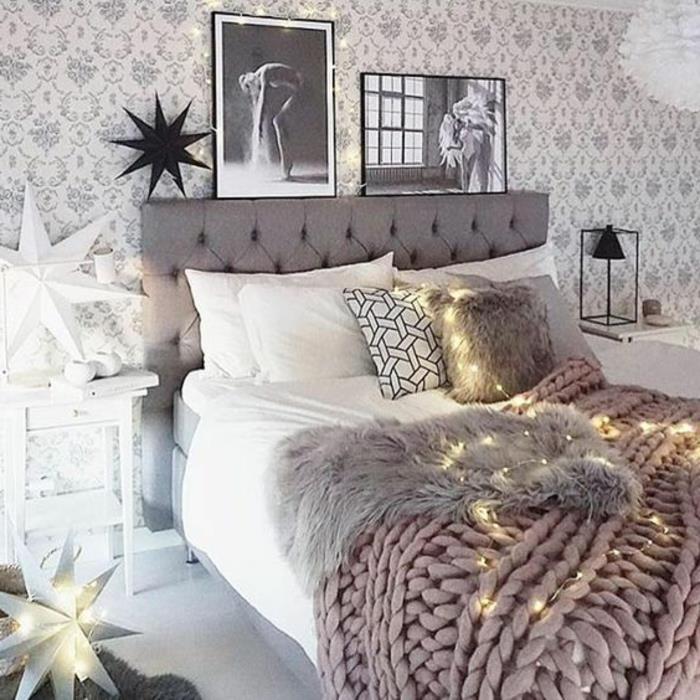 romantična dekoracija spalnice, sivo -bela ozadja, oblazinjeno vzglavje, umetniške fotografije