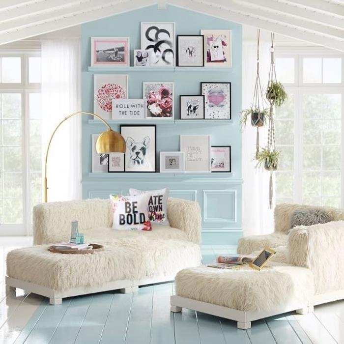 oturma odası iç dekorasyonu, mavi duvarlar, beyaz tavan, suni kürk kanepe ve koltuk