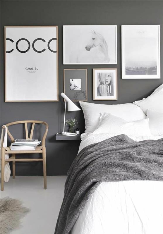 Plakat Coco Clanel na sivi steni spalnice, ideja za okrasitev spalnice za odrasle v sivo -beli barvi, preprosta elegantna dekoracija