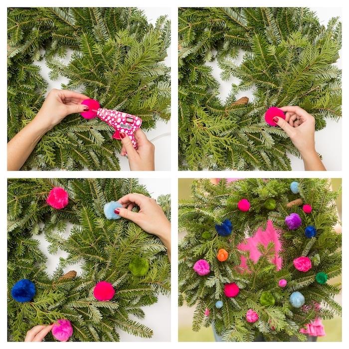 Kalėdinis vainikas iš eglių šakų, papuoštas spalvingomis pompomis, kalėdinis papuošimas suaugusiems