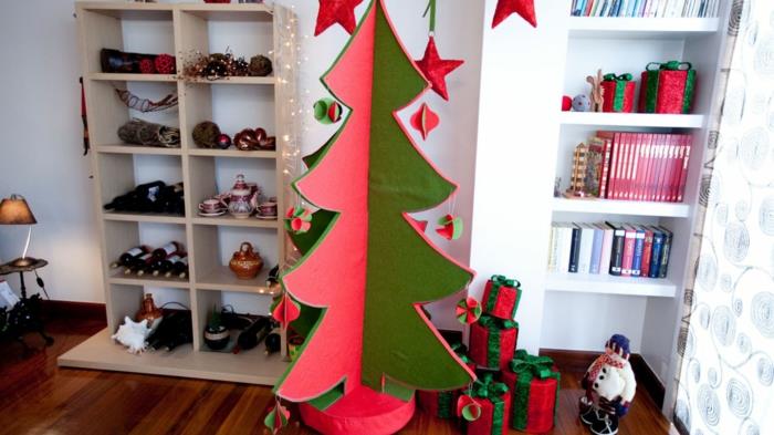 rankų darbo kalėdinė dekoracija, didelė kartoninė eglutė su veltinio popieriumi