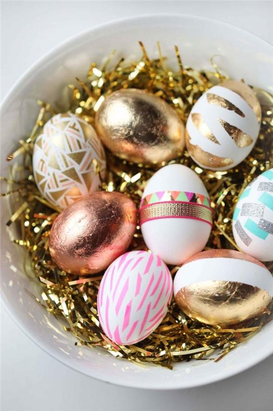 pavyzdys virtas kiaušinis, dekoruotas vario metalo efektu, baltas lukštas, dekoruotas lipniais lipdukais