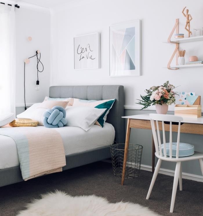 İskandinav ilhamı beyaz yatak odası dekoru, pastel tonlar, gri yatak, ahşap masa ve sandalye, beyaz ten, beyaz raf