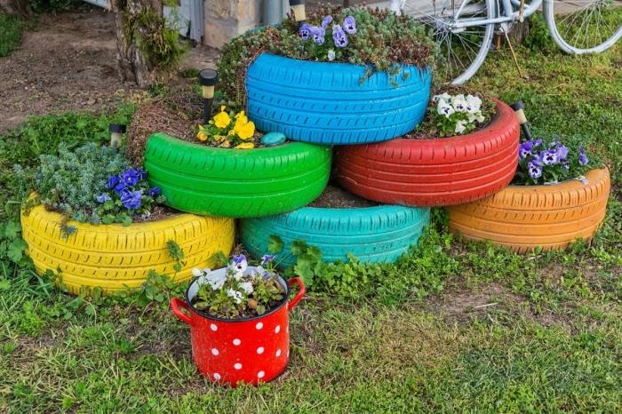 izvirna dekoracija vrta na prostem, ideja, kako narediti sadilnike iz tal s starimi pnevmatikami in akrilno barvo