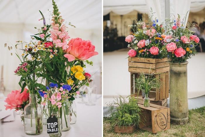 izvirna ideja poroke diy, steklenice preoblikovane v vaze s podeželskim cvetjem, lesene zaboje in rože v dekorativni kompoziciji v stilu country chic