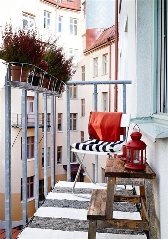 starinsko pohištvo za manjši balkon v centru mesta, sejalnik za cvetlične lončke za ograjo