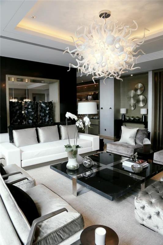 modernus svetainės dekoras, kvadratinis stalas ir ekstravagantiškos lubos, baltos sofos