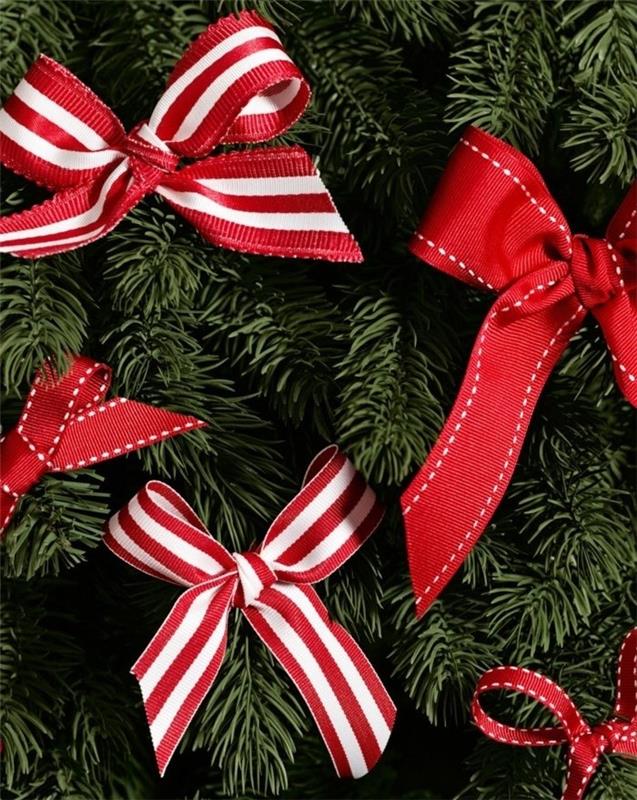 Noel-süslemeleri-yapılacak-tatlı-şeritler-kırmızı-beyaz-Noel-renkleri-basit-Noel-dekorasyonu-fikri