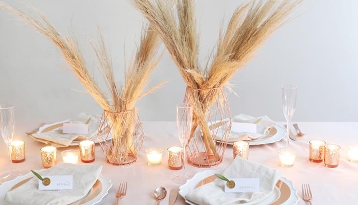 deco pampa merkezi masa vazo tel gül altın kurutulmuş bitkiler mumlar fikir masa sonbahar partisi beyaz masa örtüsü